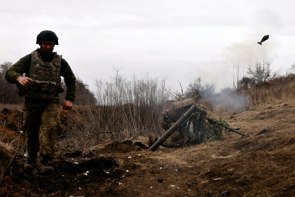 Ukrajinski vojnik na položaju blizu Bahmuta