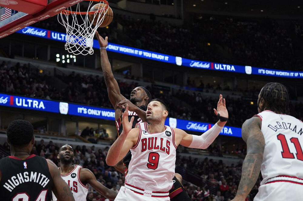 Batler poentira preko Vučevića, Foto: Reuters