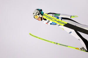 Slovenka otela rekord Kanađanki, Klinec sletjela na 226 metara