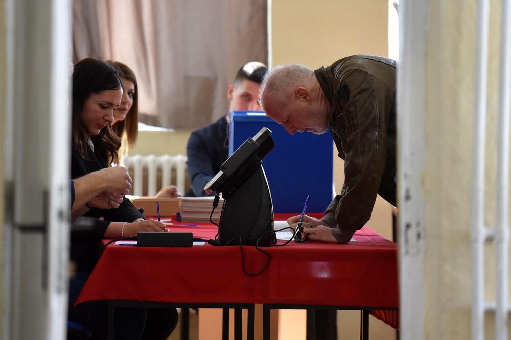 Detalj sa glasanja u Podgorici u vprvom krugu predsjedničkih izbora, Foto: Boris Pejović