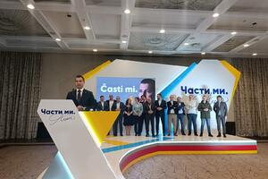 Bečić: Daćemo doprinos u narednih 15 dana da Đukanović padne