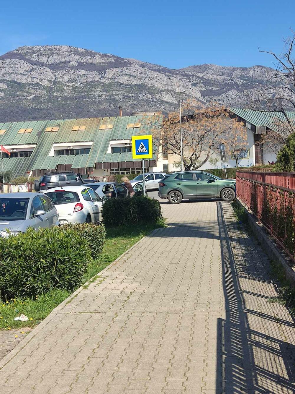 <p>Kazali su da su neki članovi biračkih odbora, kao obrazloženje, naveli da na tim biračkim mjestima nema osoba s invaliditetom koje glasaju, da one, uglavnom, glasaju putem pisma ili da će im oni pomoći ukoliko se pojave, navode su iz udruženja</p>