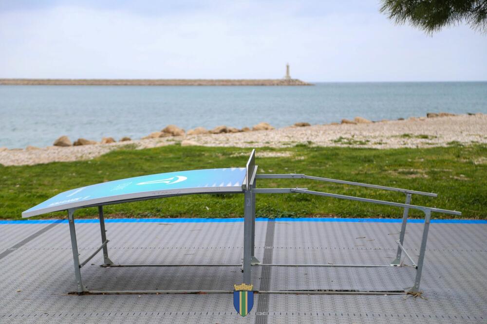 Demolirani sto za tekbol