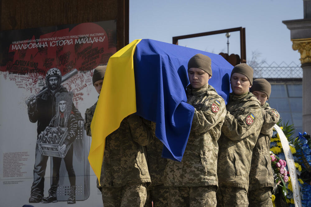 Sa sahrane ukrajinskog dobrovoljca koji je poginuo blizu Bahmuta