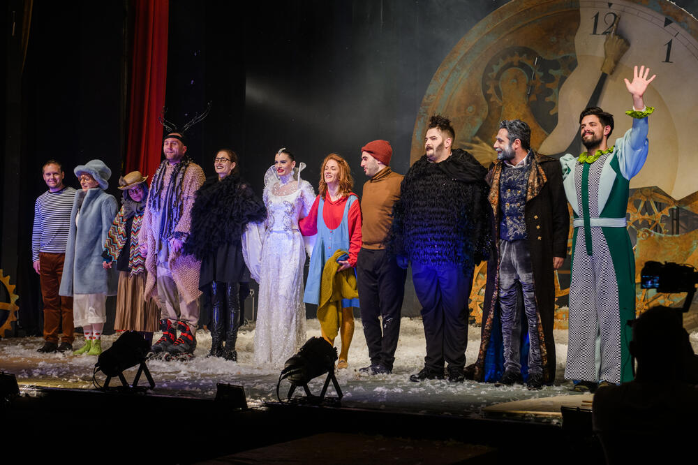 Ansambl predstave "Snježna kraljica", Foto: Krsto Vulović
