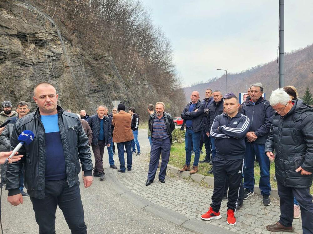 <p>Malinari danas u 12 sati blokirali kružni tok u mjestu Ribarevine</p>