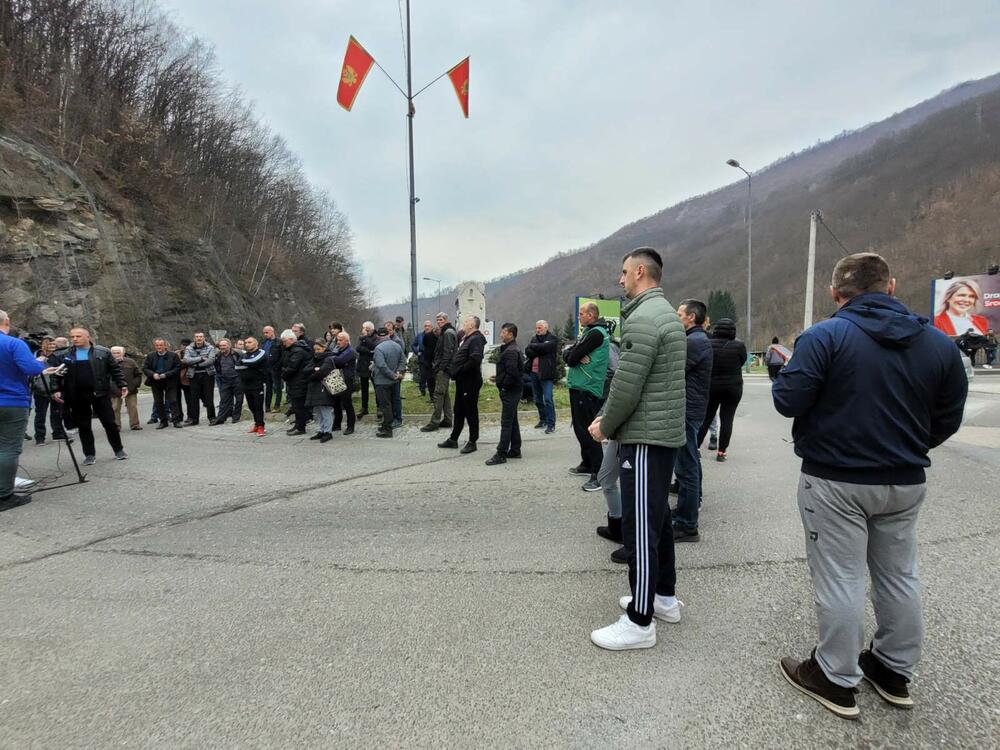 <p>Malinari danas u 12 sati blokirali kružni tok u mjestu Ribarevine</p>