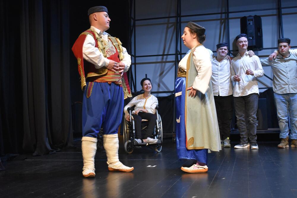 <p>U sklopu programa premijerno je prikazan film ‘Prikaz socijalnog modela rada Dnevnog centra Nikšić’, koji je predstavljen na međunarodnom naučnom skupu “Dani defektologa 2023”</p>