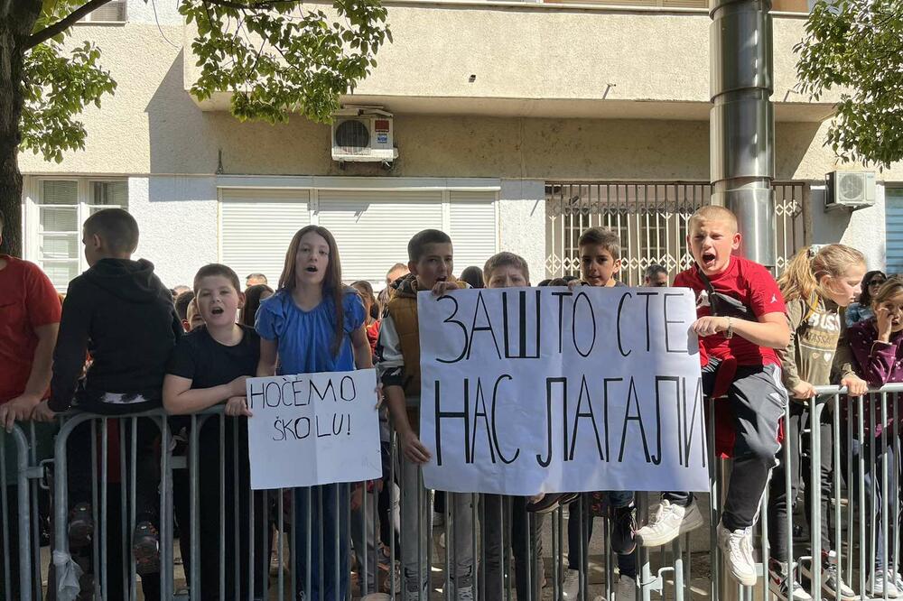 Sa današnjeg protesta ispred Vlade, Foto: Jelena Vujović