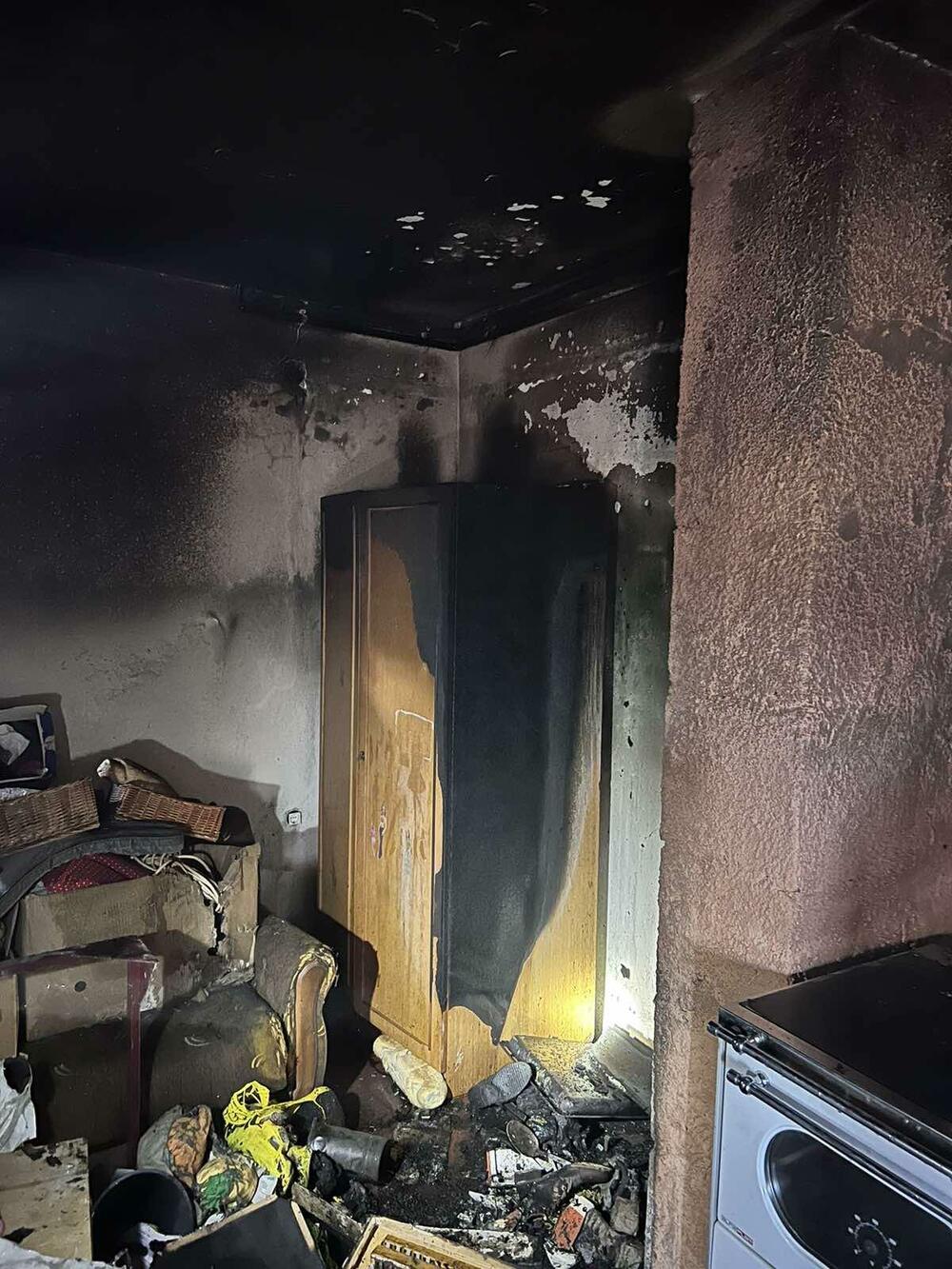 <p>Na lice mjesta su izašla dva vozila i devet vatrogasaca-spasilaca</p>