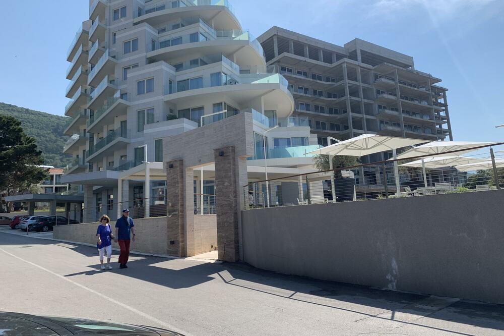 Nedovršeni objekat u Petrovcu, Foto: Vuk Lajović