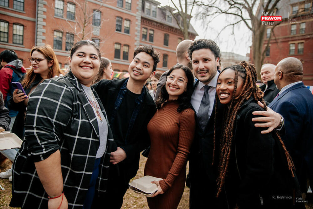 <p>Planirano obraćanje Abazovića koji na Harvardu boravi na poziv rektora Harvarda Lorensa Bejkaua</p>