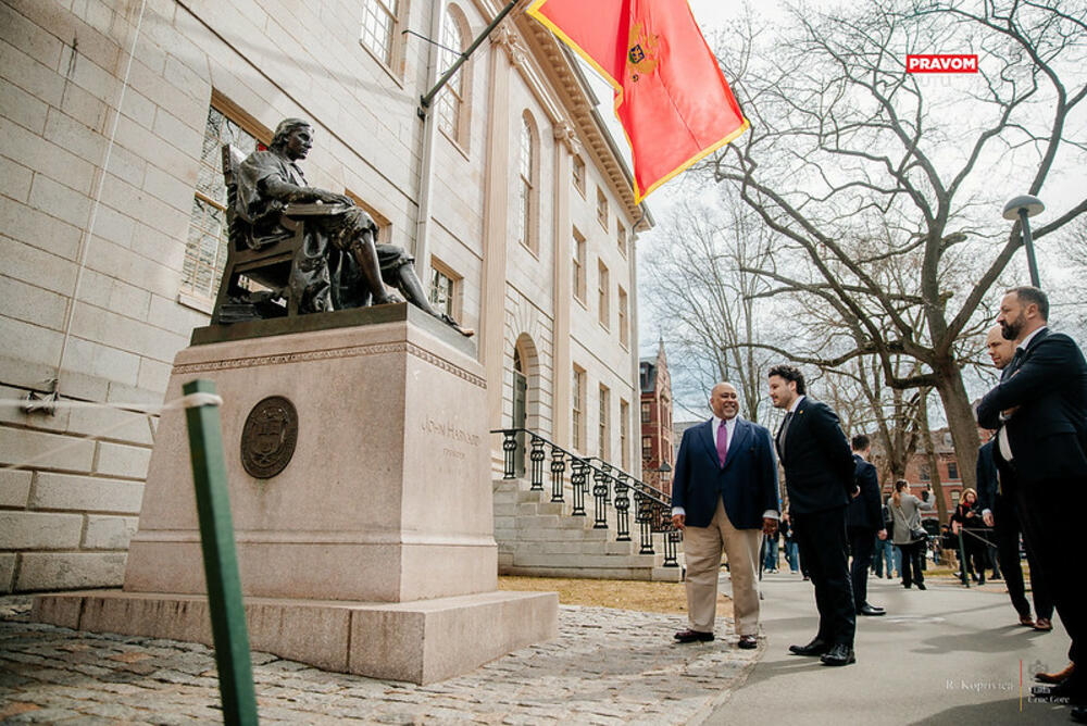 <p>Planirano obraćanje Abazovića koji na Harvardu boravi na poziv rektora Harvarda Lorensa Bejkaua</p>