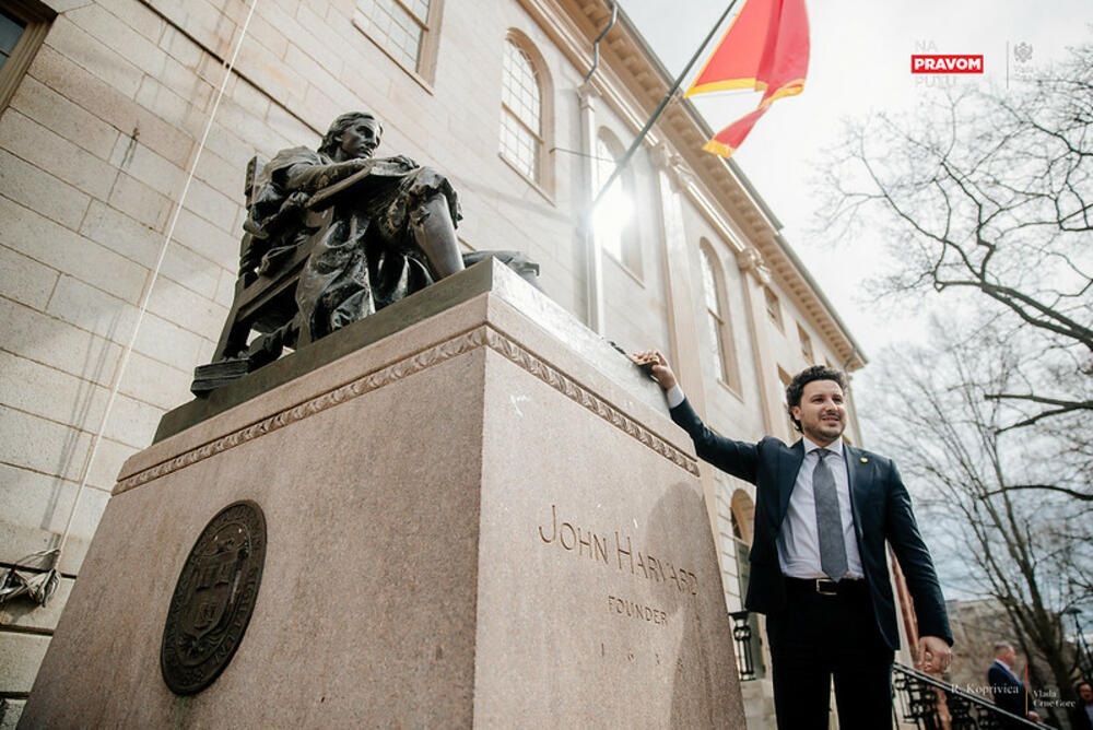 <p>Planirano obraćanje Abazovića koji na Harvardu boravi na poziv rektora Harvarda Lorensa Bejkaua</p>