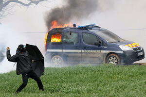 France: Clash between protesters and the police over the construction of a reservoir...