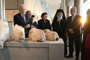 Vatikan vraća Grčkoj djelove skulptura sa Partenona