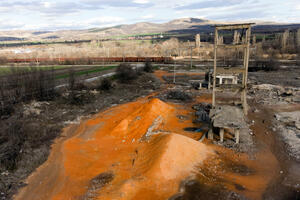 Toksični rudarski otpad ugrožava zdravlje u blizini škole u...