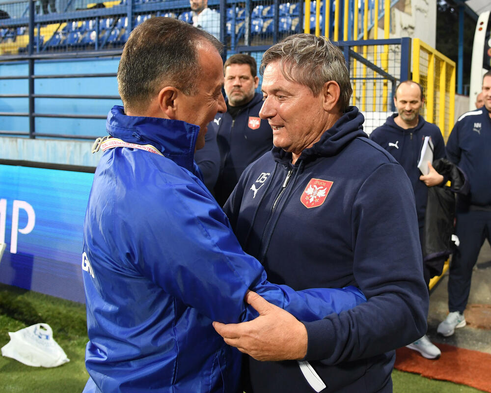 <p>Srdačan, prijateljski, pa čak i emotivan, bio je susret selektora Srbije Dragana Stojkovića Piksija sa crnogorskim fudbalerima i stručnim štabom uoči spektakla koji se sprema za ponedjeljak (20.45)</p>