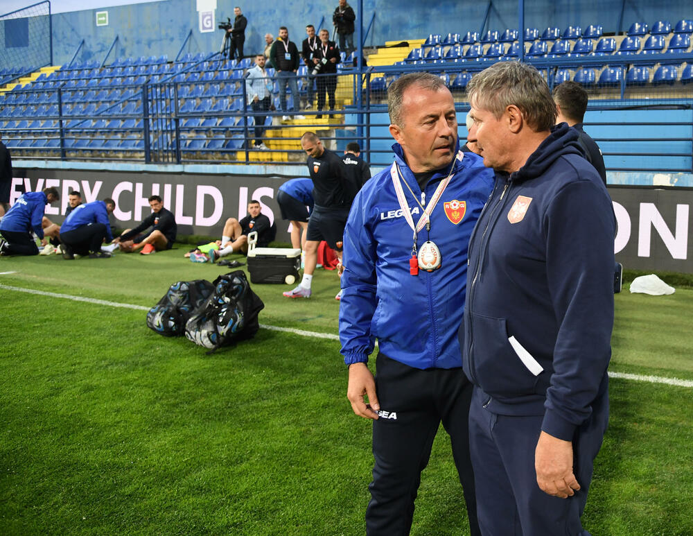 <p>Srdačan, prijateljski, pa čak i emotivan, bio je susret selektora Srbije Dragana Stojkovića Piksija sa crnogorskim fudbalerima i stručnim štabom uoči spektakla koji se sprema za ponedjeljak (20.45)</p>