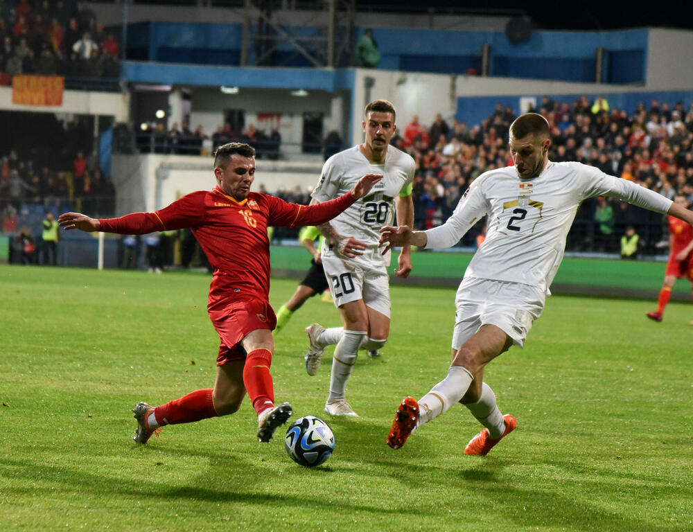 <p>Fudbalska reprezentacija Crne Gore poražena je večeras u Podgorici od Srbije (0:2) u 2. kolu kvalifikacija za Evropsko prvenstvo 2024.</p>  <p>Pogledajte šta je na na terenu Gradskog stadion zabilježio naš fotoreporter Luka Zeković.</p>