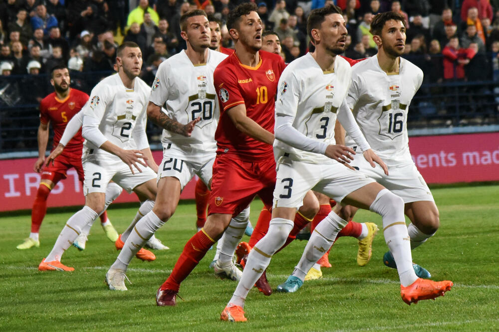 Stevan Jovetić u duelu sa Srbijom tokom martovskog meča, Foto: Luka Zeković