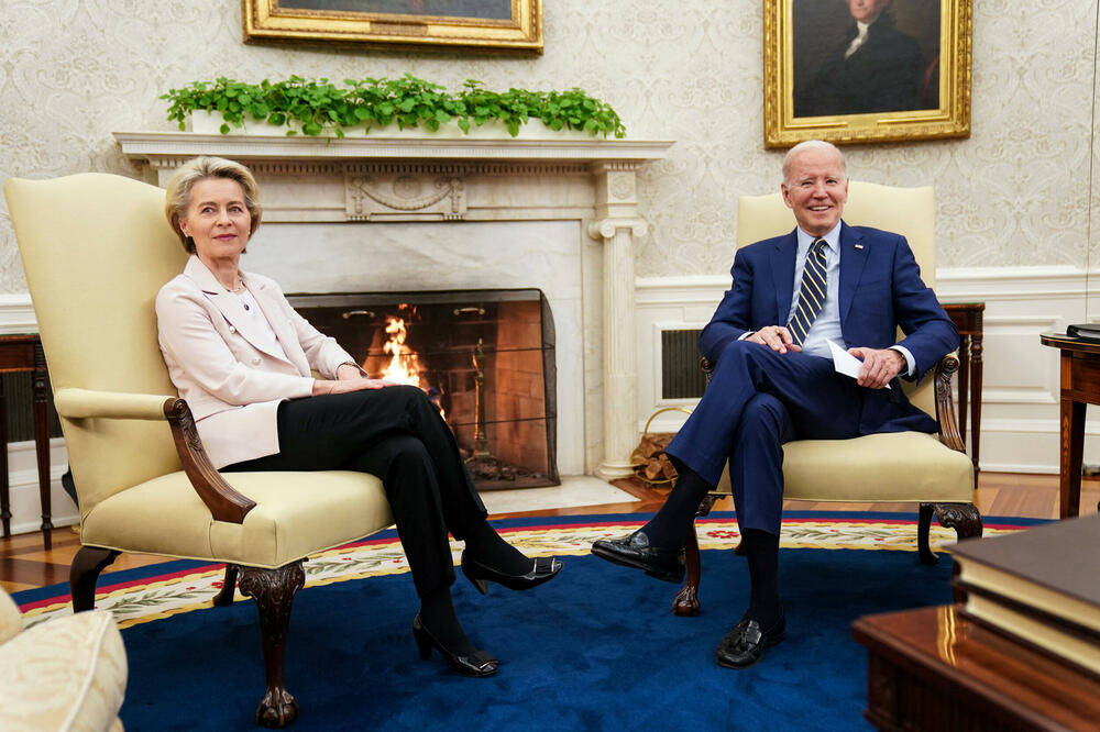 Predsjednica Evropske komisije Ursula fon der Lajen i predsjednik SAD Džo Bajden, Foto: Reuters