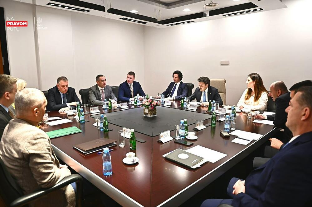 Sa ranije sjednice, Foto: Telegram/Dritan Abazović