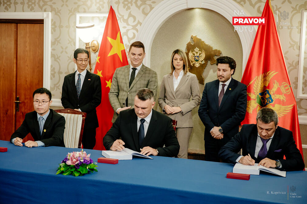 Sa potpisivanja ugovora, Foto: Rade Koprivica/Vlada Crne Gore