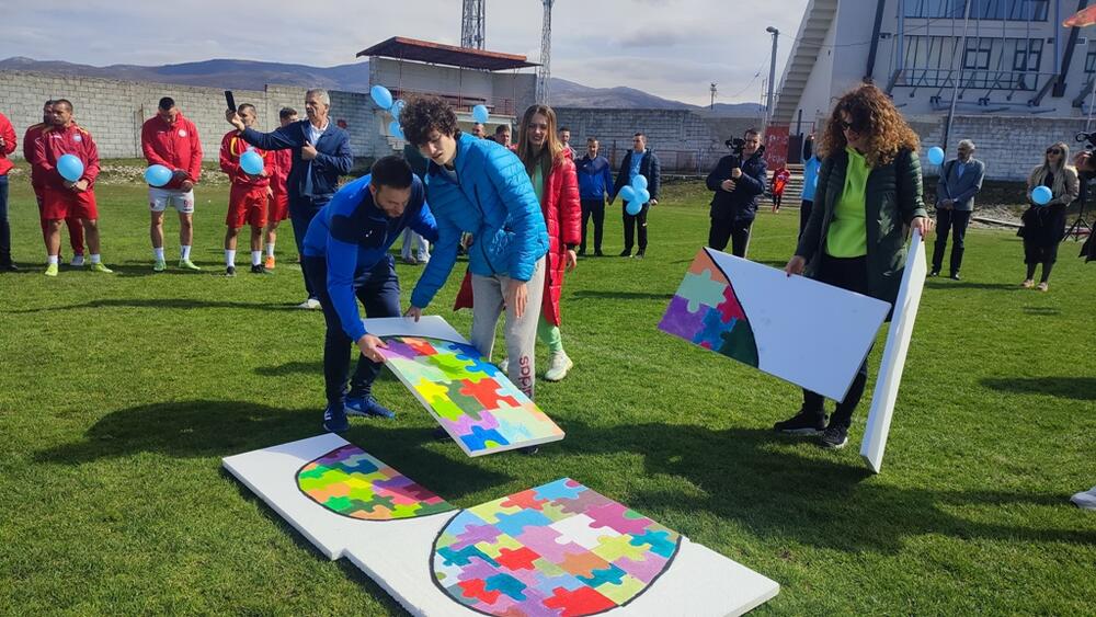 <p>Plavi baloni koji su otišli u nebo nosili su samo jednu poruku – različitosti nas čine boljim ljudima, a djeca i osobe sa invaliditetom žele samo da budu vidljivi</p>