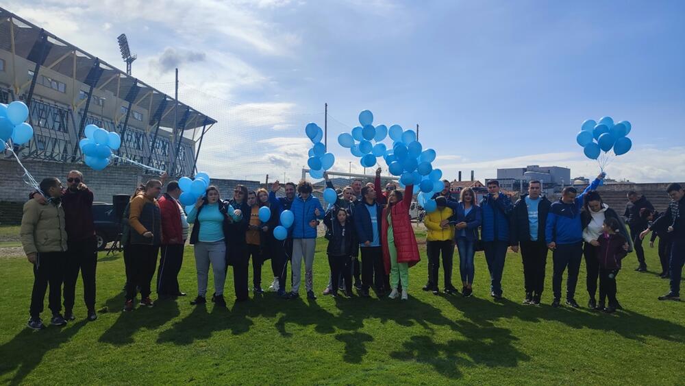 <p>Plavi baloni koji su otišli u nebo nosili su samo jednu poruku – različitosti nas čine boljim ljudima, a djeca i osobe sa invaliditetom žele samo da budu vidljivi</p>