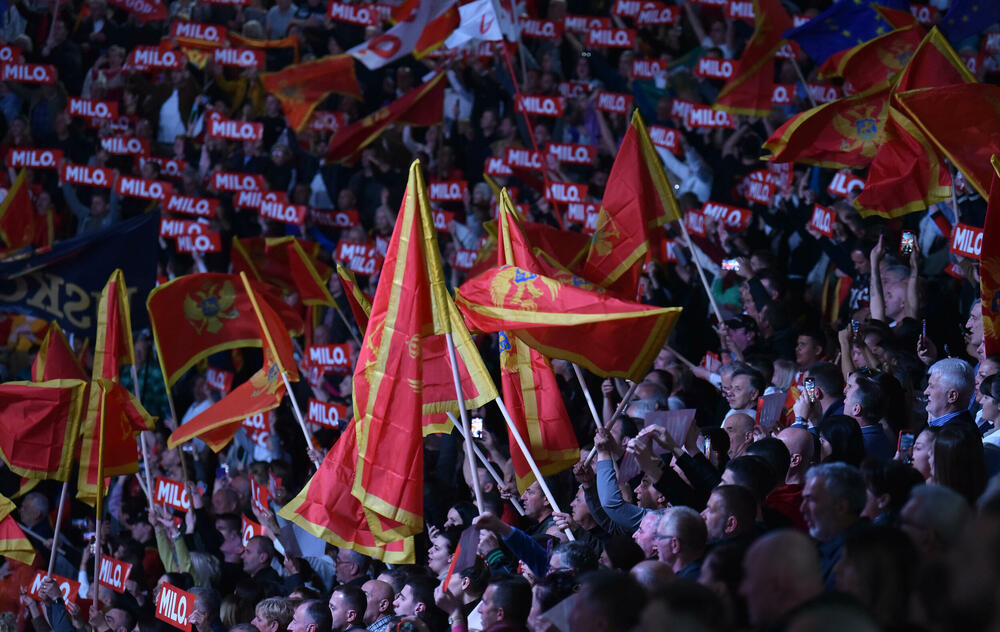 <p>"Rezultat ovih izbora opredijeliće pravac budućeg razvoja naše države. Mi 2. aprila biramo između nastavka evropskog puta Crne Gore i pokušaja da joj se nametne promjena strateškog kursa“, rekao je Đukanović<br /> </p>