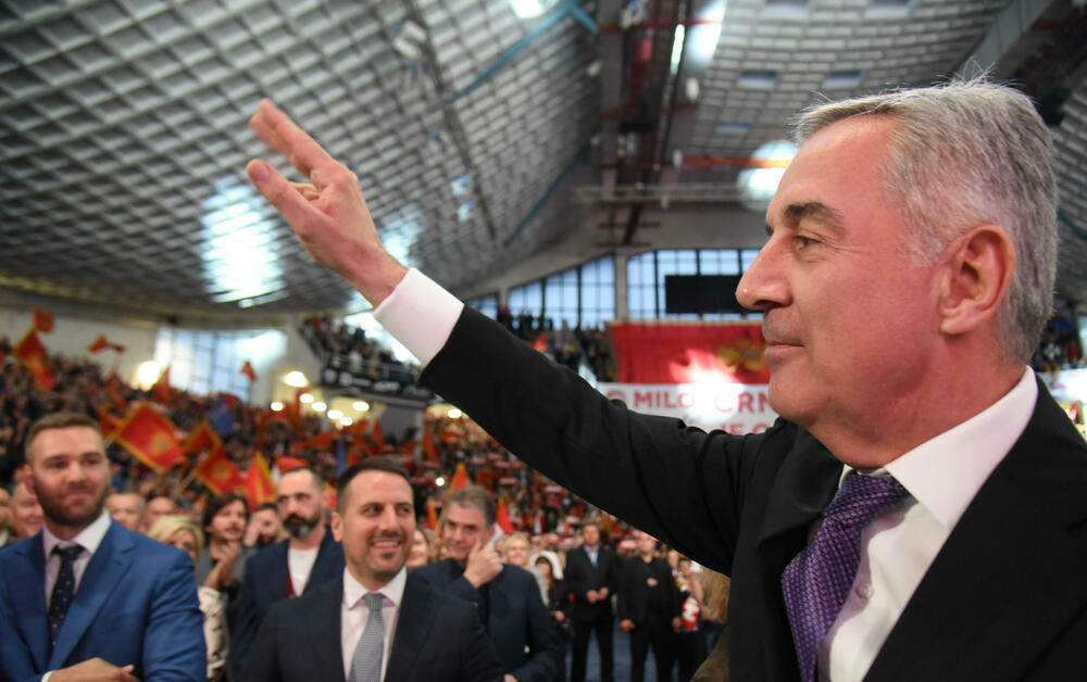 <p>"Rezultat ovih izbora opredijeliće pravac budućeg razvoja naše države. Mi 2. aprila biramo između nastavka evropskog puta Crne Gore i pokušaja da joj se nametne promjena strateškog kursa“, rekao je Đukanović<br /> </p>