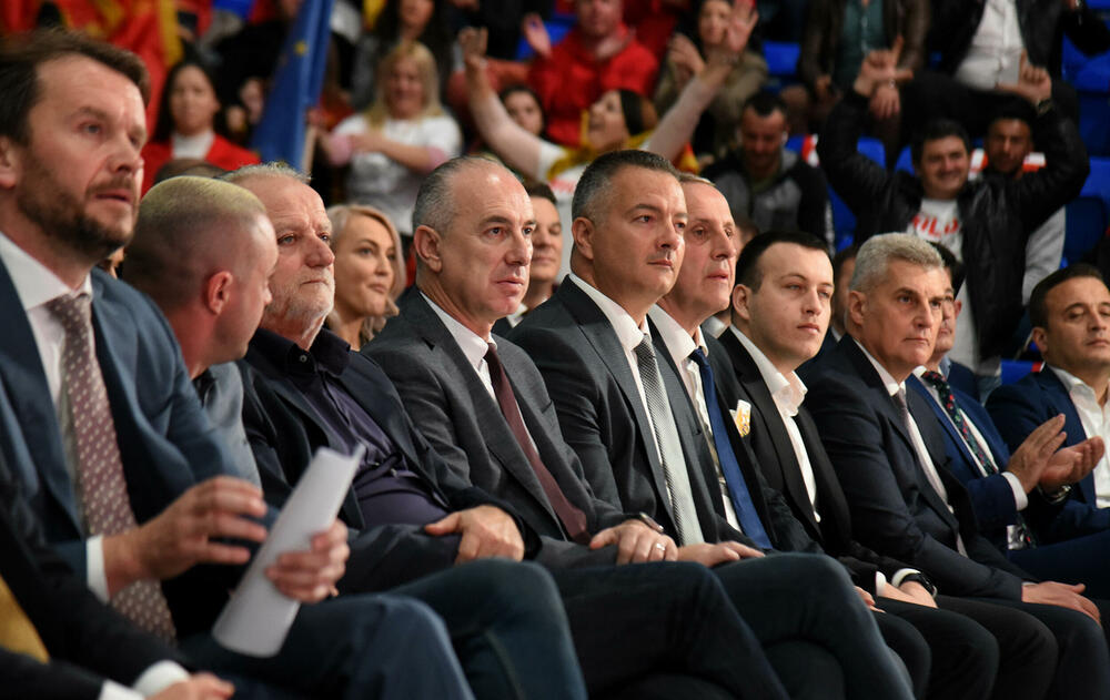 <p>"Rezultat ovih izbora opredijeliće pravac budućeg razvoja naše države. Mi 2. aprila biramo između nastavka evropskog puta Crne Gore i pokušaja da joj se nametne promjena strateškog kursa“, rekao je Đukanović<br /> </p>