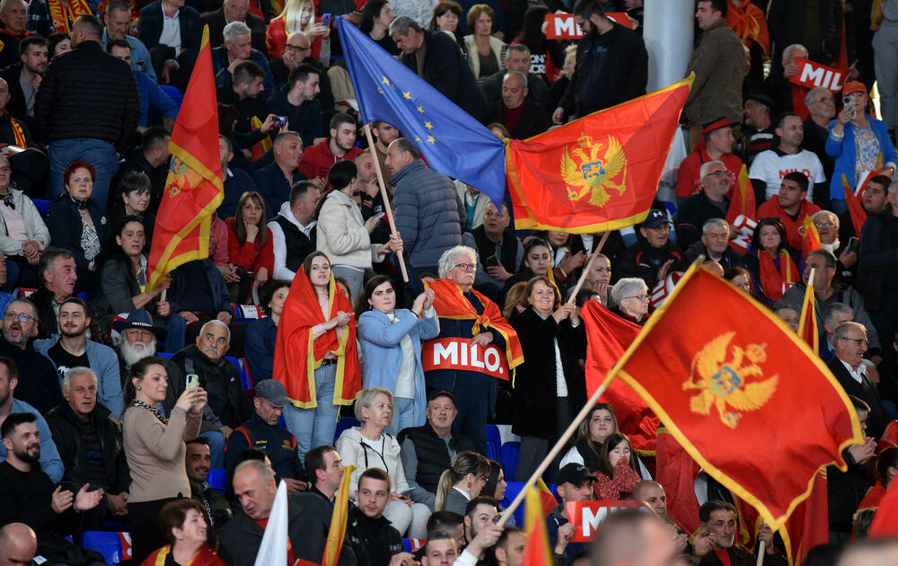 <p>"Rezultat ovih izbora opredijeliće pravac budućeg razvoja naše države. Mi 2. aprila biramo između nastavka evropskog puta Crne Gore i pokušaja da joj se nametne promjena strateškog kursa“, rekao je Đukanović<br /> </p>