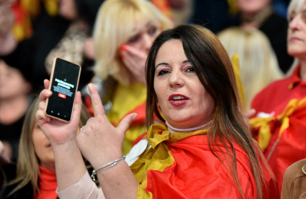 <p>"Rezultat ovih izbora opredijeliće pravac budućeg razvoja naše države. Mi 2. aprila biramo između nastavka evropskog puta Crne Gore i pokušaja da joj se nametne promjena strateškog kursa“, rekao je Đukanović<br /> </p>