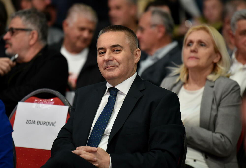 <p>"Rezultat ovih izbora opredijeliće pravac budućeg razvoja naše države. Mi 2. aprila biramo između nastavka evropskog puta Crne Gore i pokušaja da joj se nametne promjena strateškog kursa“, rekao je Đukanović<br /> </p>