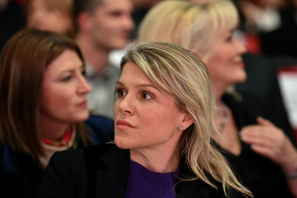 <p>"Rezultat ovih izbora opredijeliće pravac budućeg razvoja naše države. Mi 2. aprila biramo između nastavka evropskog puta Crne Gore i pokušaja da joj se nametne promjena strateškog kursa“, rekao je Đukanović<br /> </p>