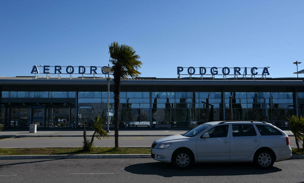 Na Aerodromu Podgorica aretirali državljanko Irana zaradi bančnih prevar