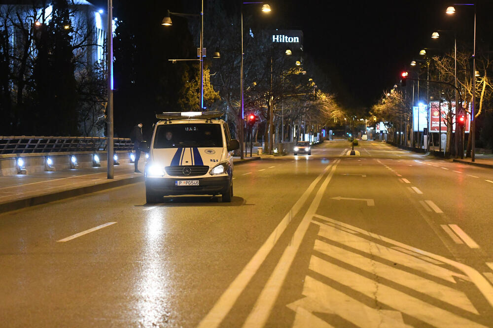 Osumnjičeni policajac čistio put od nepoželjnih prepreka (ilustracija), Foto: Savo Prelević