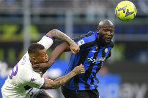 Nestvaran promašaj Lukakua, Fiorentina srušila Inter na "Meaci"...