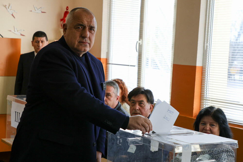 <p>Partija desnog centra trostrukog premijera Bojka Borisova Građani za evropski razvoj Bugarske (GERB) ima oko 26 odsto podrške, koliko i njen glavni rival, liberalna stranka Kirila Petkova Nastavljamo promjene, koja je nedavno formirala koaliciju sa desničarskom Demokratskom strankom Bugarska</p>