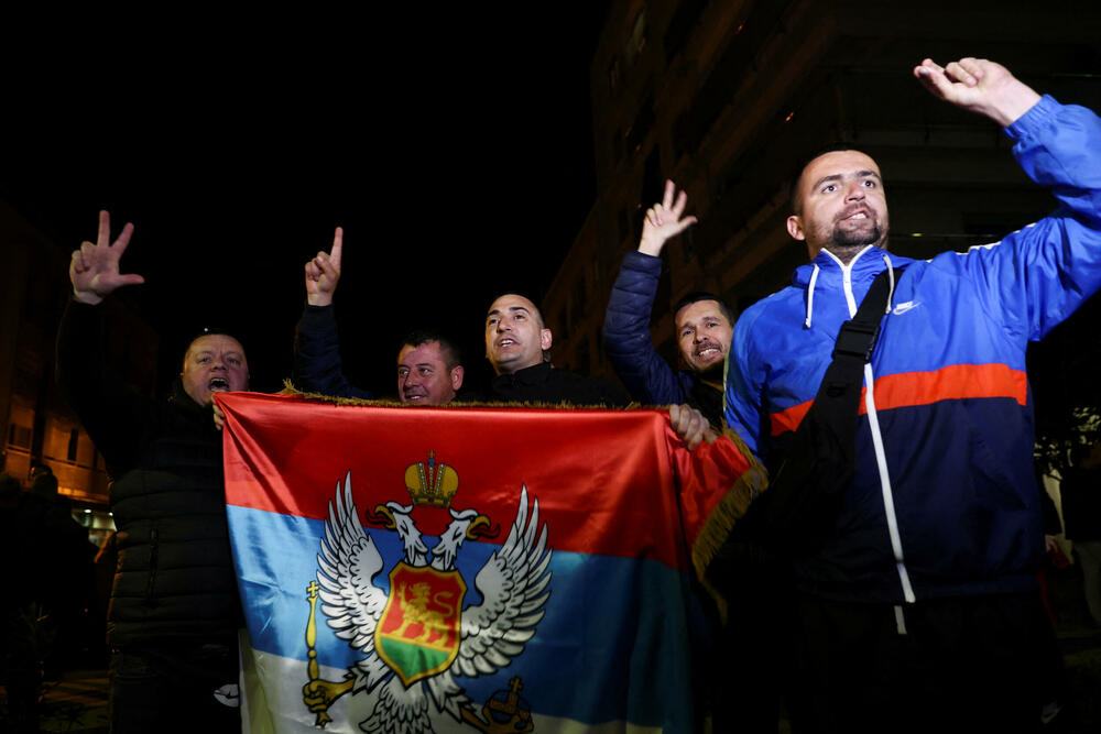 <p>Jakov Milatović je pobijedio u drugom krugu predsjedničkih izbora, a na ulicama skoro svih gradova se slavilo, i to na razne načine - vatrometom, igrom, državnim zastavama, trobojkama...</p>