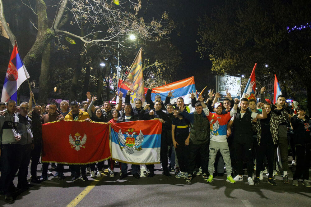 <p>Jakov Milatović je pobijedio u drugom krugu predsjedničkih izbora, a na ulicama skoro svih gradova se slavilo, i to na razne načine - vatrometom, igrom, državnim zastavama, trobojkama...</p>