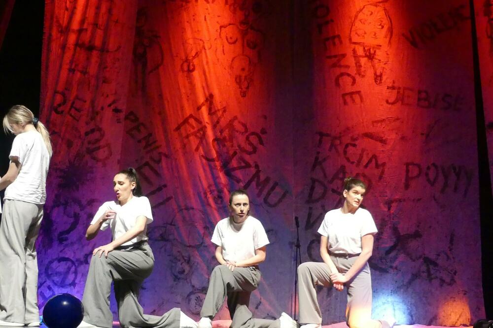 Detalj iz predstave "IzloŽene", Foto: Danica Janković