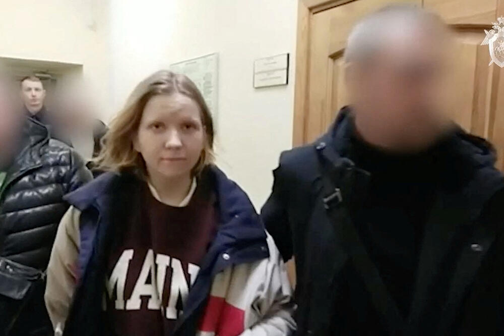 Policija privodi Darju Trepovu, Foto: Rojters