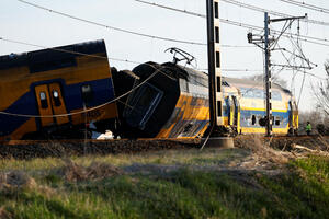 Voz izletio iz šina u Holandiji, jedna osoba stradala