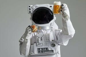 Šta jedu astronauti i kako se bore sa lebdećom hranom