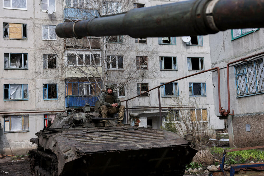 Ukrajinski vojnik u blizin Bahmuta, Foto: Reuters