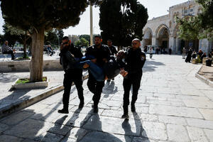 Ambasada Palestine: Izraelska agresija na džamiju Al-Aksa...