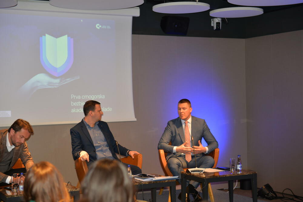 Filip Adžić na Prvoj crnogorskoj bezbjednosnoj akademiji za mlade, Foto: Ministarstvo odbrane